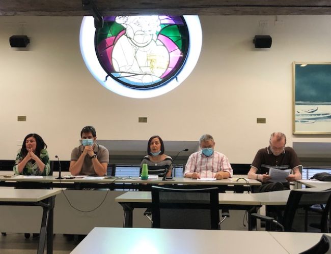 Scuola: per ripartire a settembre in presenza occorrono classi meno affollate e organici sufficienti