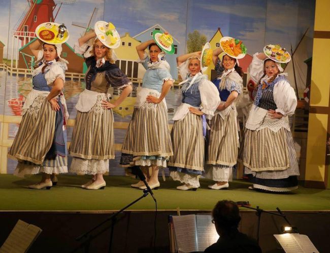 Musicommedia reggiana al teatro al Corso di Rivalta, per sostenere l’ambulatorio di via Vecchi