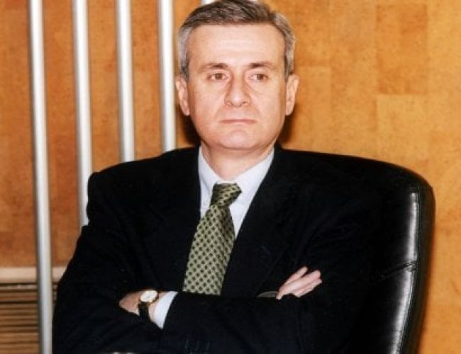 Sdegno Cgil Cisl Uil per oltraggio memoria Marco Biagi