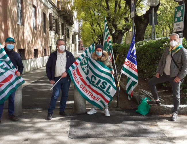 Lavoratori agricoli: i sindacati sospendono lo sciopero di domani