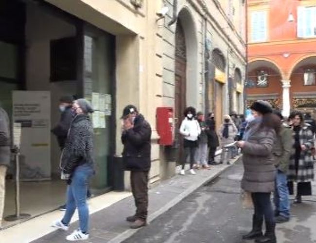 Poste, Cisl: «Uffici chiusi non per Covid, ma per carenza di personale»