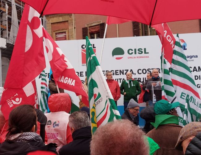 Lavoro: sabato 6 maggio 3 mila modenesi a Bologna con Cgil Cisl Uil